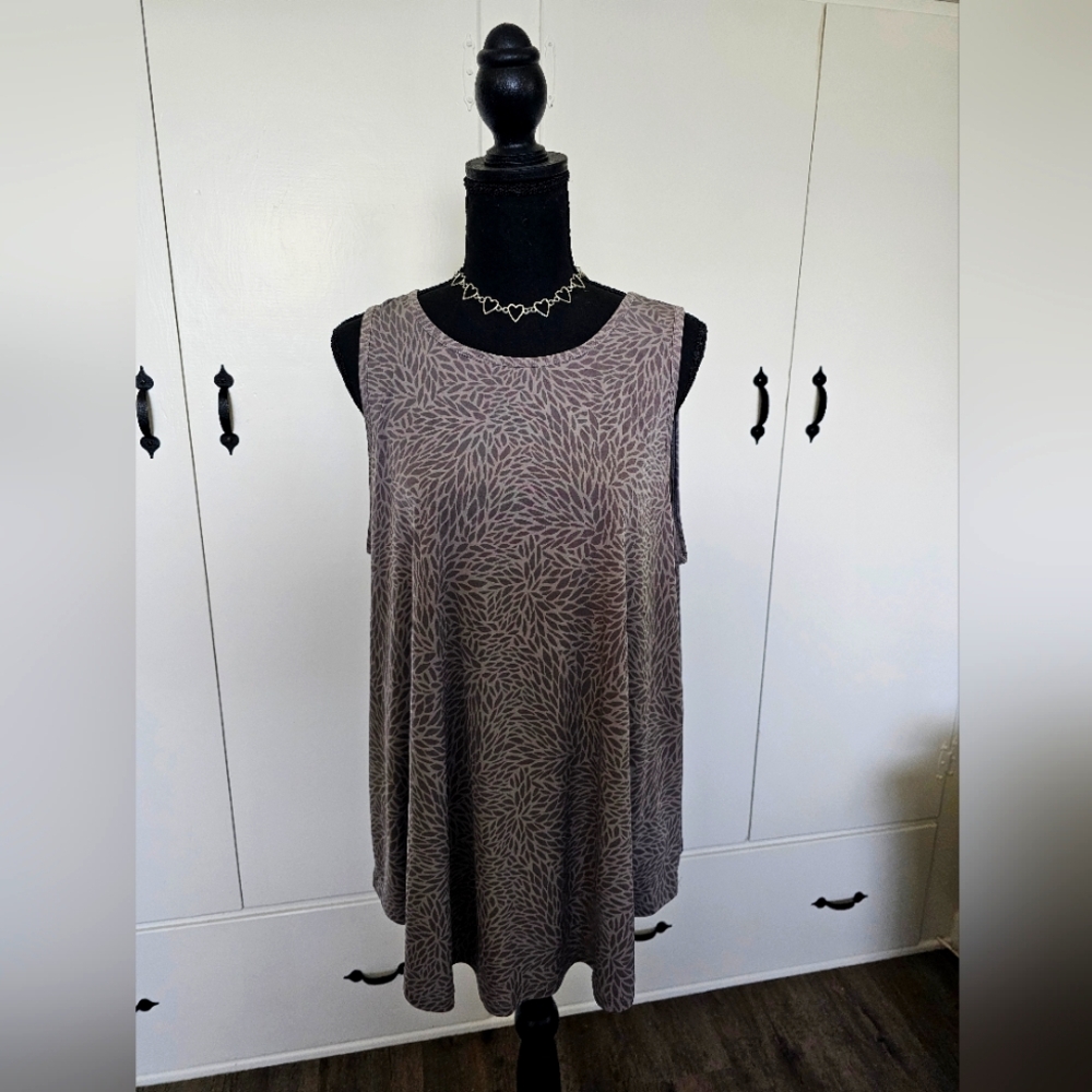 Torrid Pebble Grey Abstract Floral Studio Knit High Neck Tank Size 1X 14/16